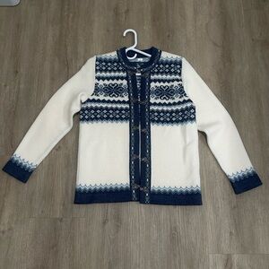 Women’s sweater